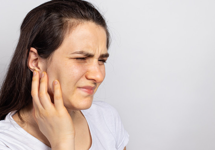 woman suffer from jaw pain due to temporomandibular disorders